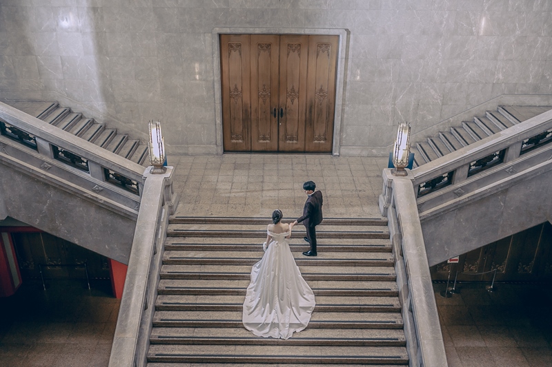 大階段撮った結婚写真