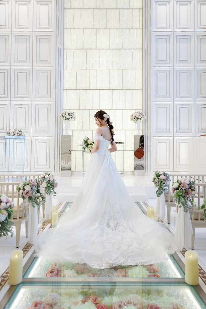 東京の人気チャペルにウェディングドレス姿の花嫁