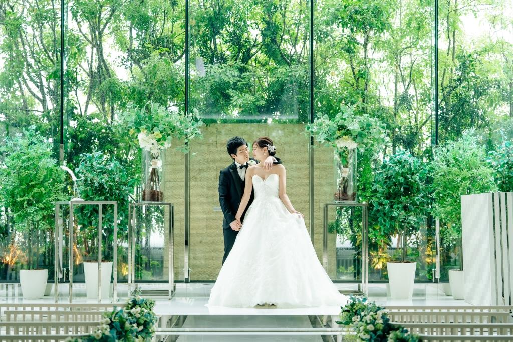 東京の緑がキレイな人気チャペルで撮った結婚写真