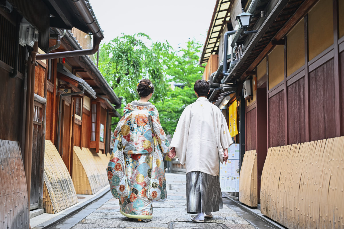京都の風情ある景色で撮影した結婚写真