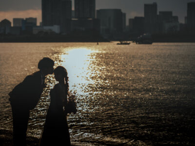 海で撮った結婚写真