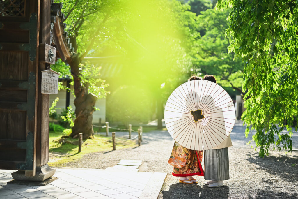 和装傘のシルエットショット