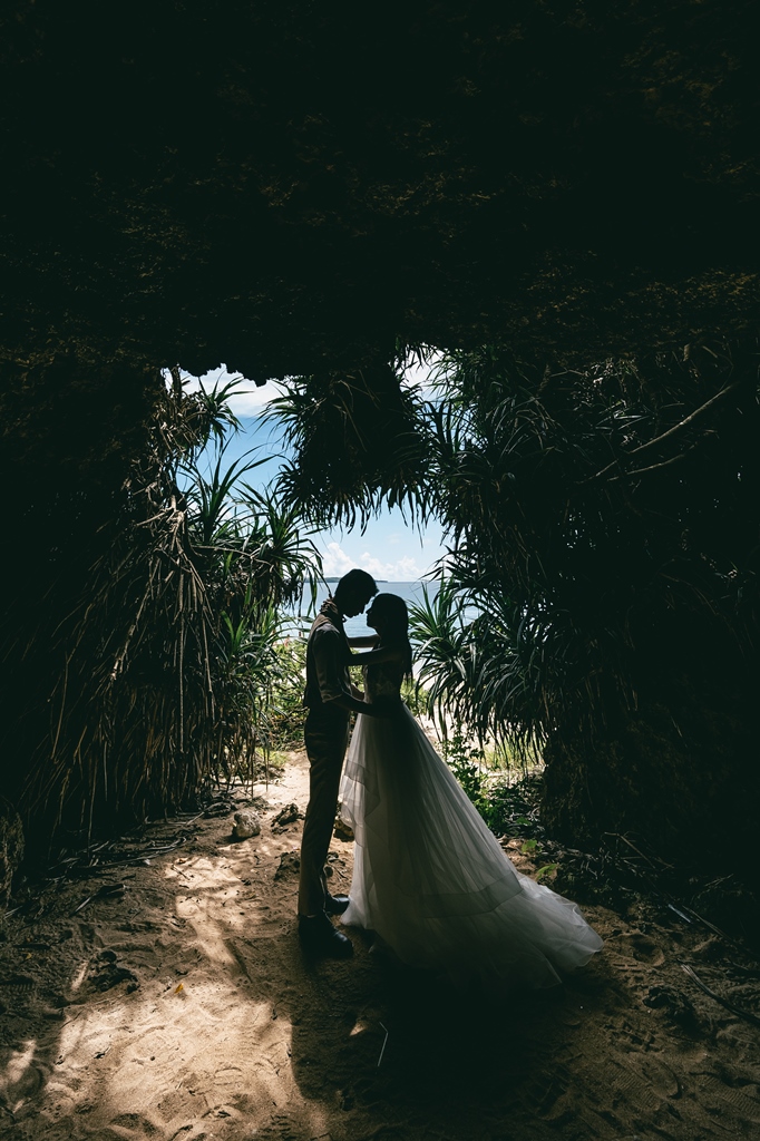 ザネー浜の洞窟で撮った結婚写真