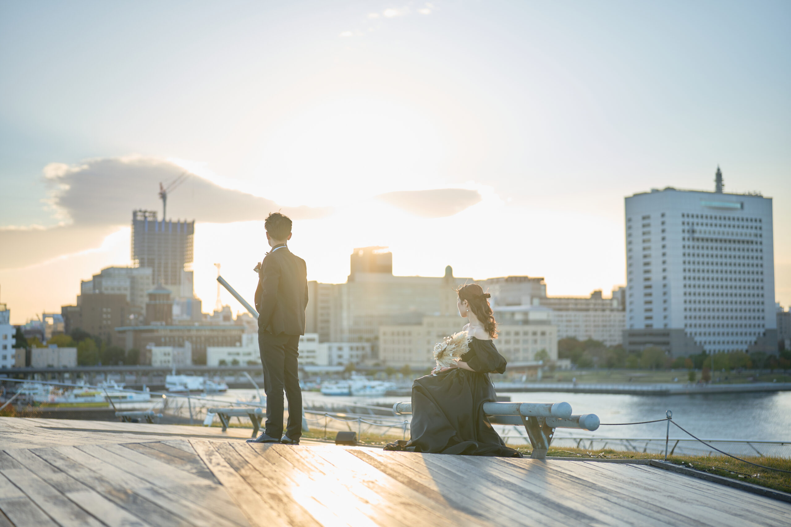 緑の窓枠がオシャレなグッゲンハイム邸の結婚写真