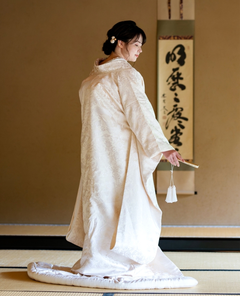 上品な絹の白無垢