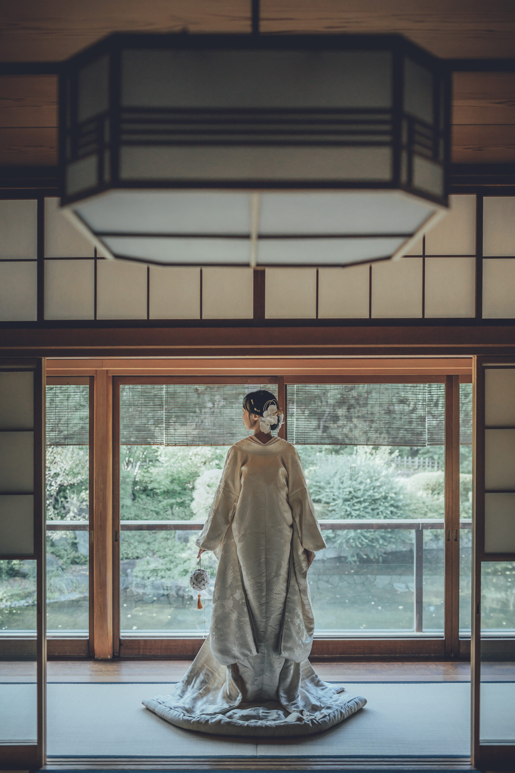 目白庭園で和装撮影をする花嫁の様子