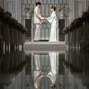白とバラに包まれて。心に残るチャペルフォトウェディング の結婚写真・前撮りカット