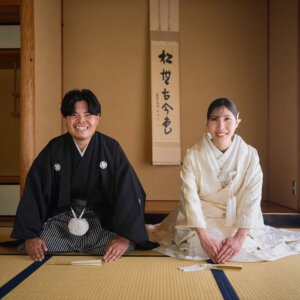 新郎新婦の前撮り撮影より 滝と竹林に包まれて。自然の中で残す、ふたりの和装前撮り