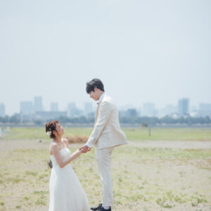 新郎新婦の前撮り撮影より 海と緑に囲まれて残す、おふたりらしいウェディングフォト