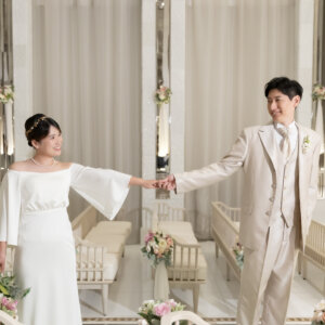 チャペルならではの雰囲気を活かした結婚写真