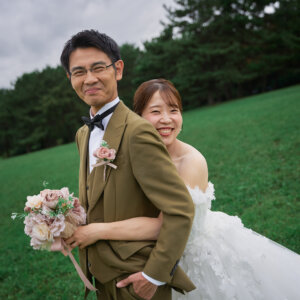 自然体の笑顔が映える、葛西臨海公園ロケーション の結婚写真・前撮りカット