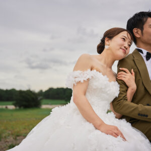 自然体の笑顔が映える、葛西臨海公園ロケーション の結婚写真・前撮りカット