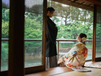 目白庭園で撮影した新郎新婦のウェディングフォト